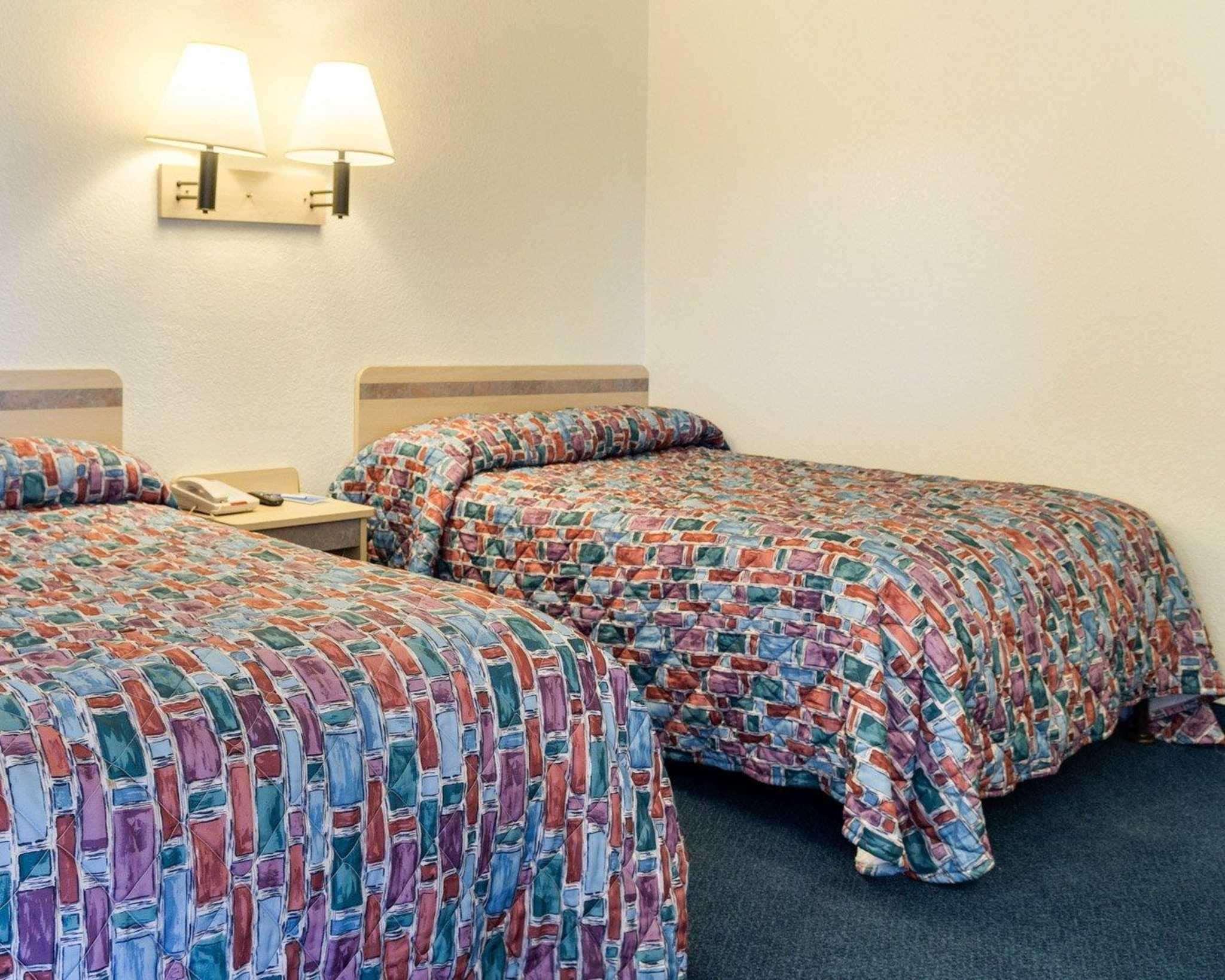 Rodeway Inn Columbus Exteriör bild